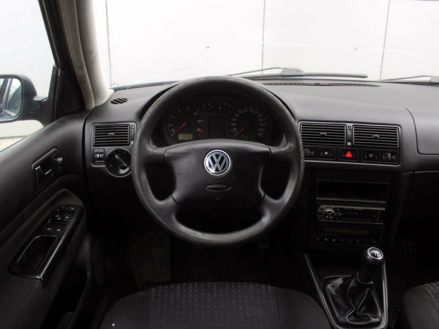 Volkswagen Golf 4 1.6 салон