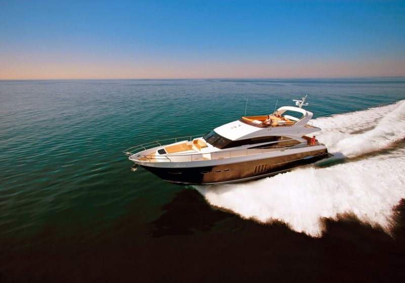 Яхта Princess y72