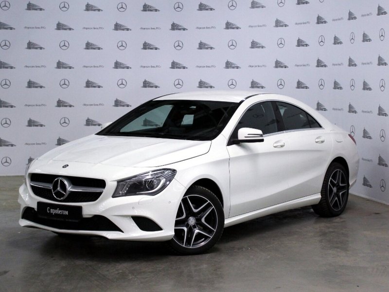 GLA 200 Mercedes седан