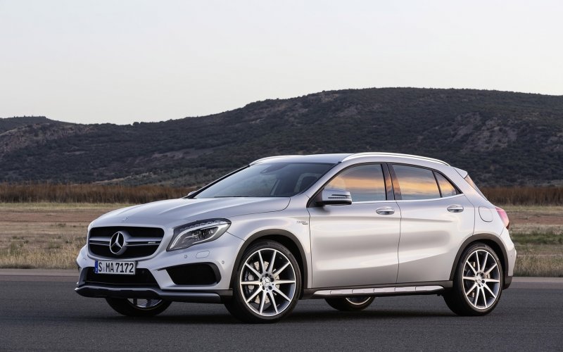 Мерседес GLA 200 фиолетовый