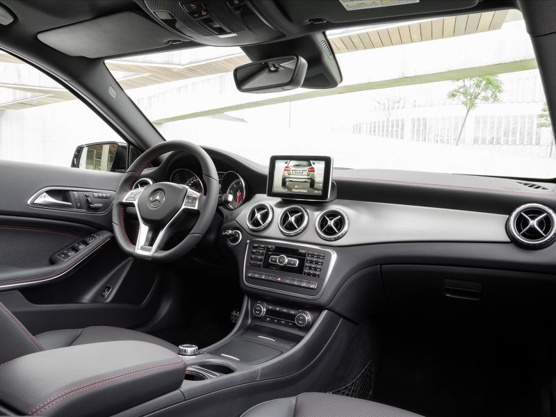Mercedes Benz GLA седан