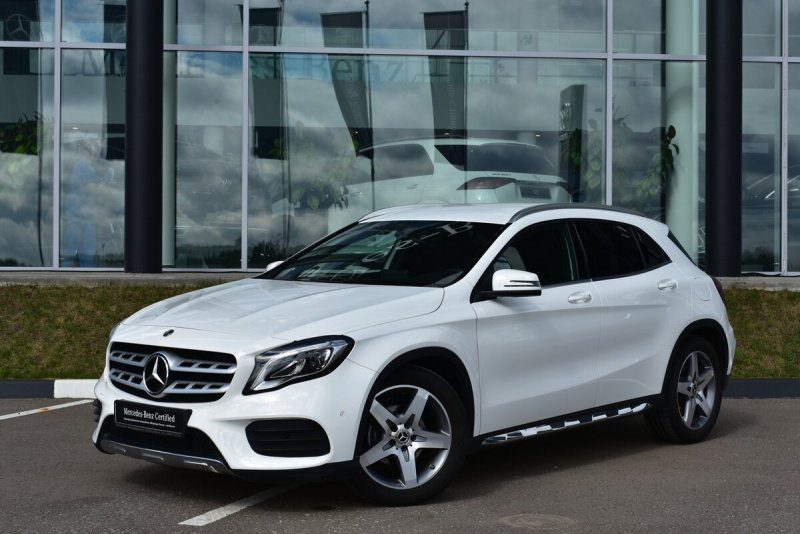 GLA 200 AMG седан