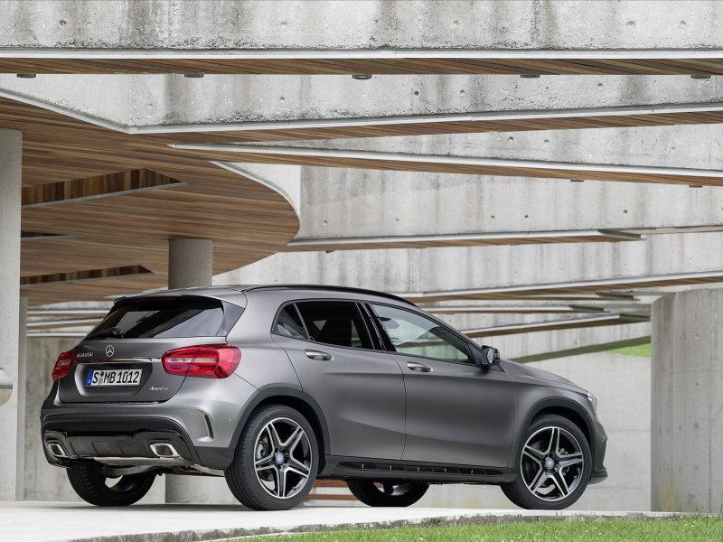 GLA Mercedes 2017