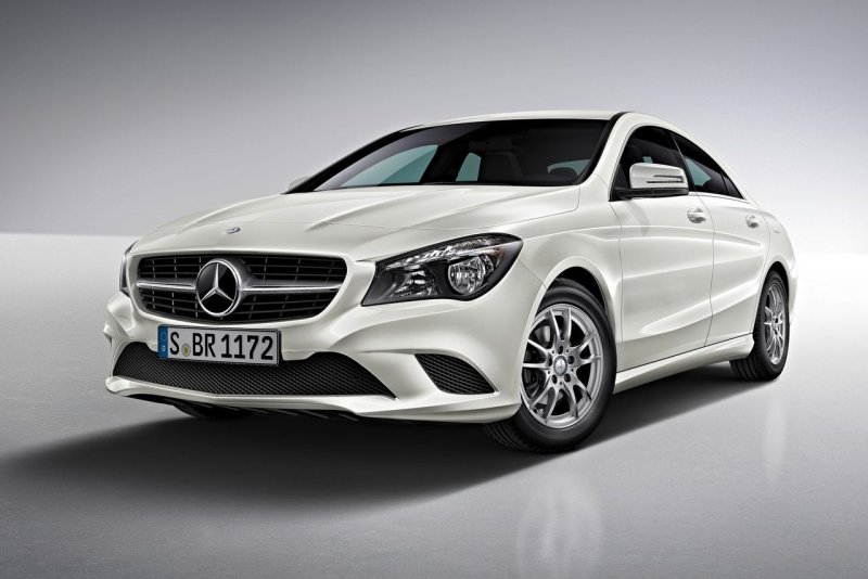 Mercedes Benz GLA седан