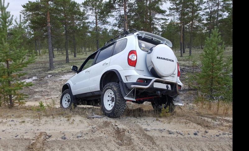 Chevrolet Niva off Road белая