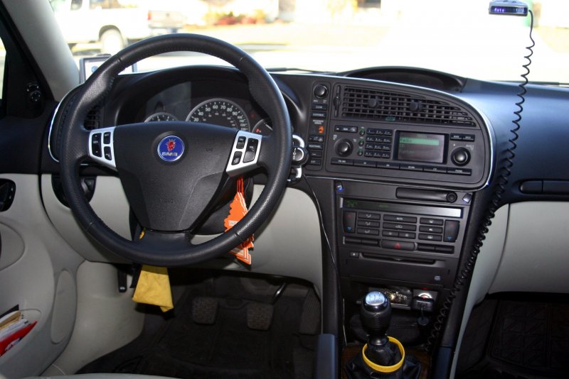 Saab 9-3 серый салон