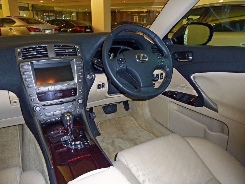 Lexus is 250 2014 белый