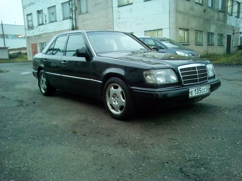 Мерседес е220 90е