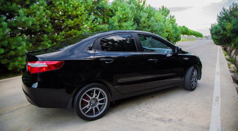 Kia Rio 4 черный r16