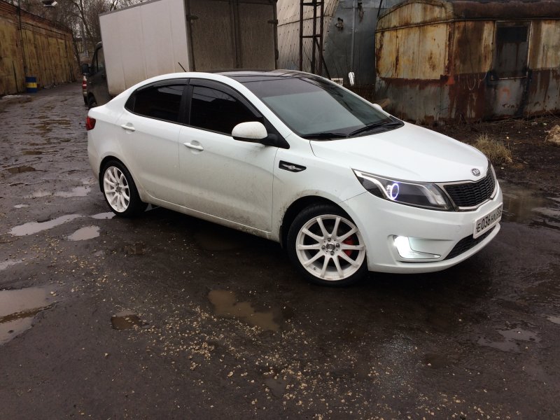 Kia Rio 3 белая r18