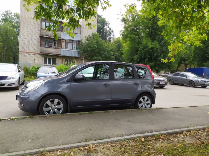Ниссан енот 2011
