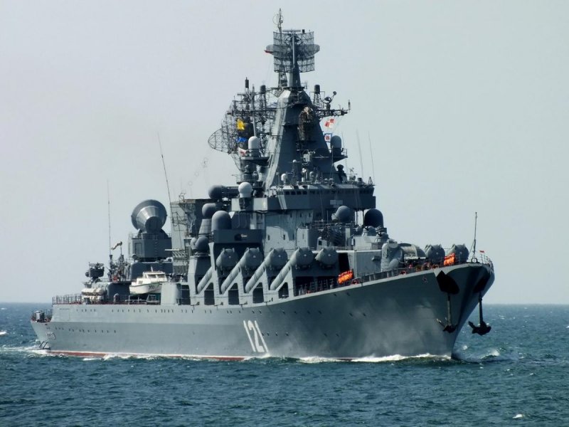 Флагман Черноморского флота ракетный крейсер Москва