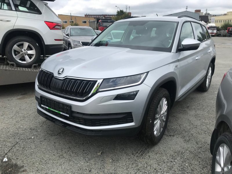 Skoda Kodiaq 2021 серебристый бриллиант