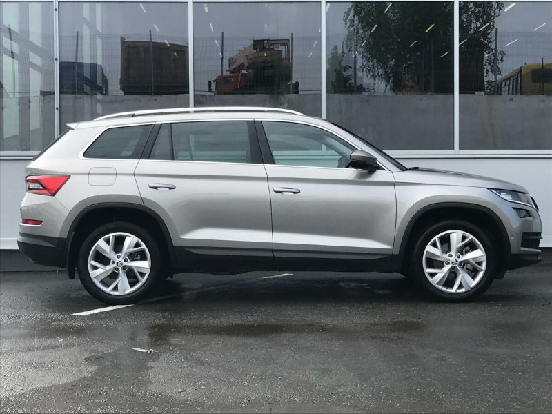 Skoda Kodiaq серебристый Brilliant металлик