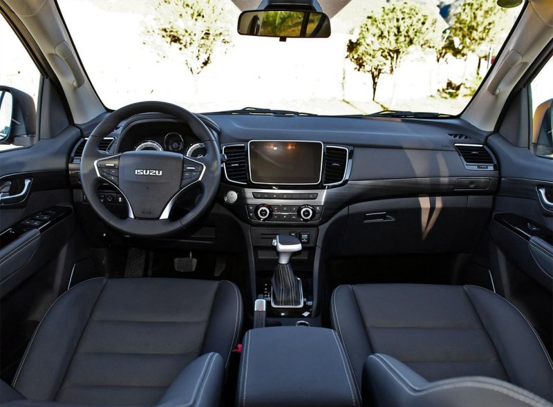 Isuzu mu-x 2020 салон
