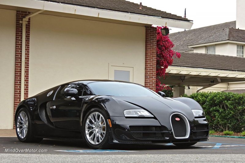 Bugatti Veyron черный