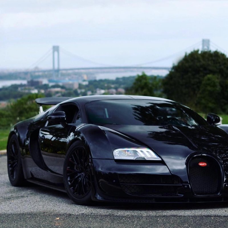 Bugatti Veyron черный