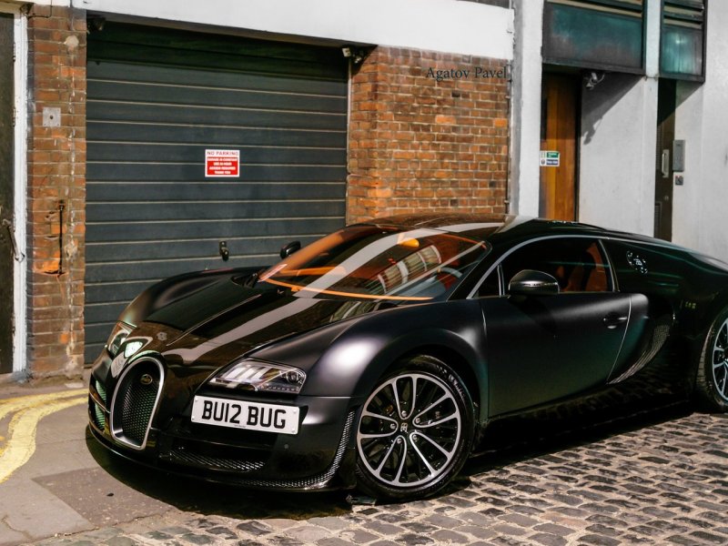 Bugatti Veyron черный