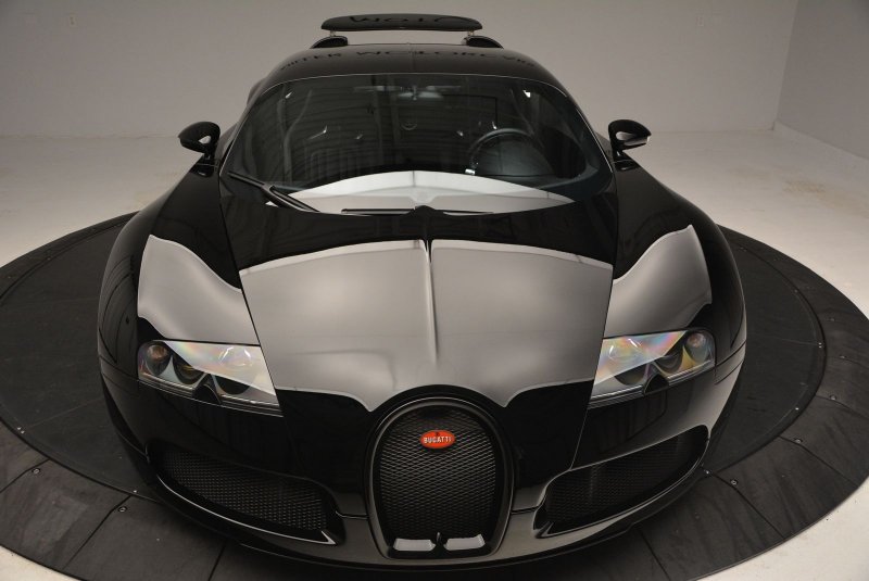 Bugatti Veyron черный