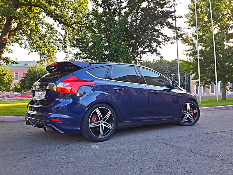 Ford Focus r18 235 50
