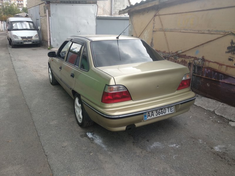 Nexia GLE 2001