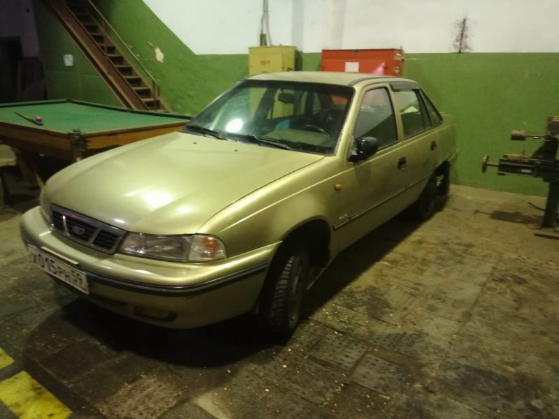 Daewoo Nexia 1 золотистая