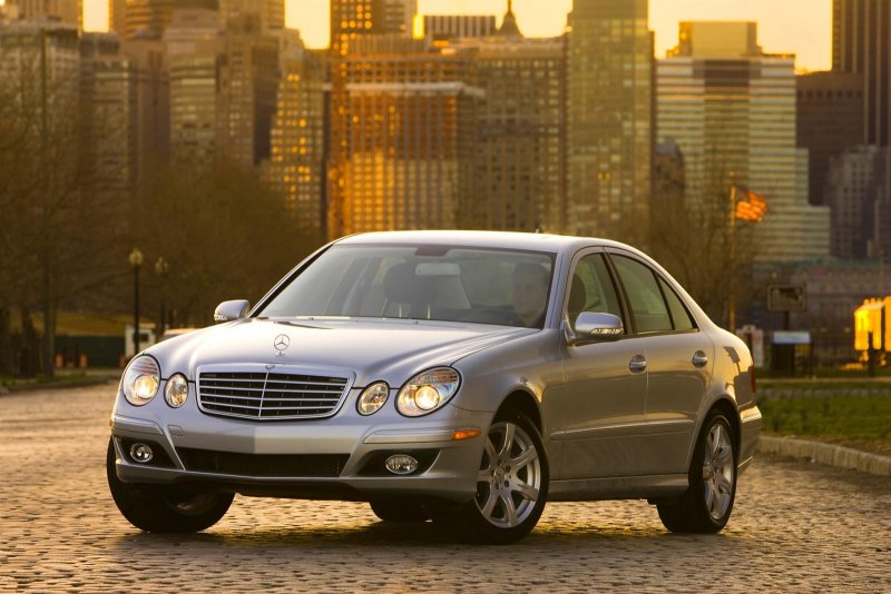 Мерседес-Бенц е 350 4 matic 2007