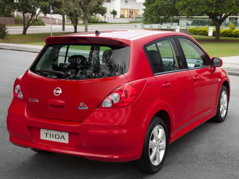 Nissan Tiida 2007 хэтчбек