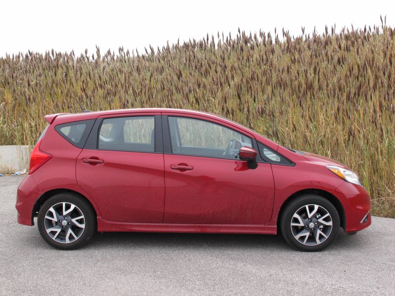 Nissan Tiida 2007 хэтчбек