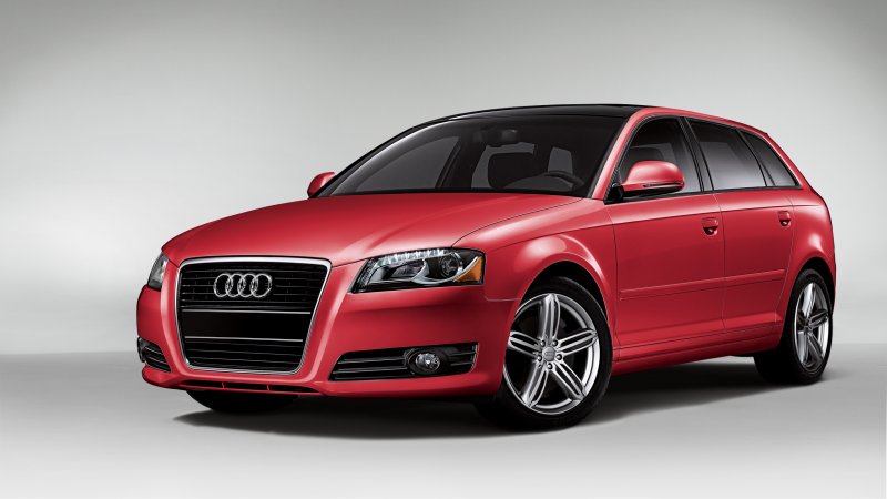 Красная Audi a3 2010