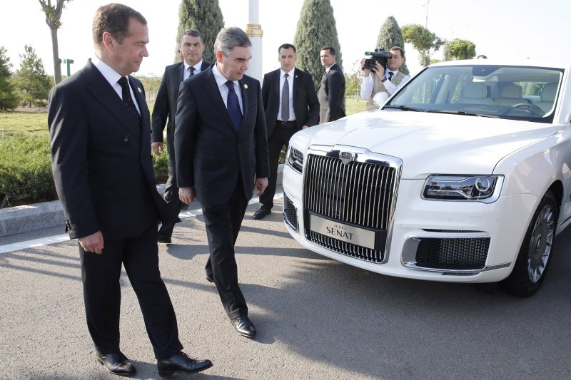 Президент Туркмении на Бугатти