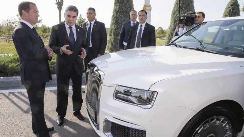 Президент Туркменистана Бугатти