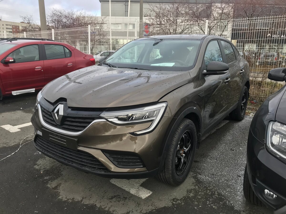 Renault Arkana коричневая