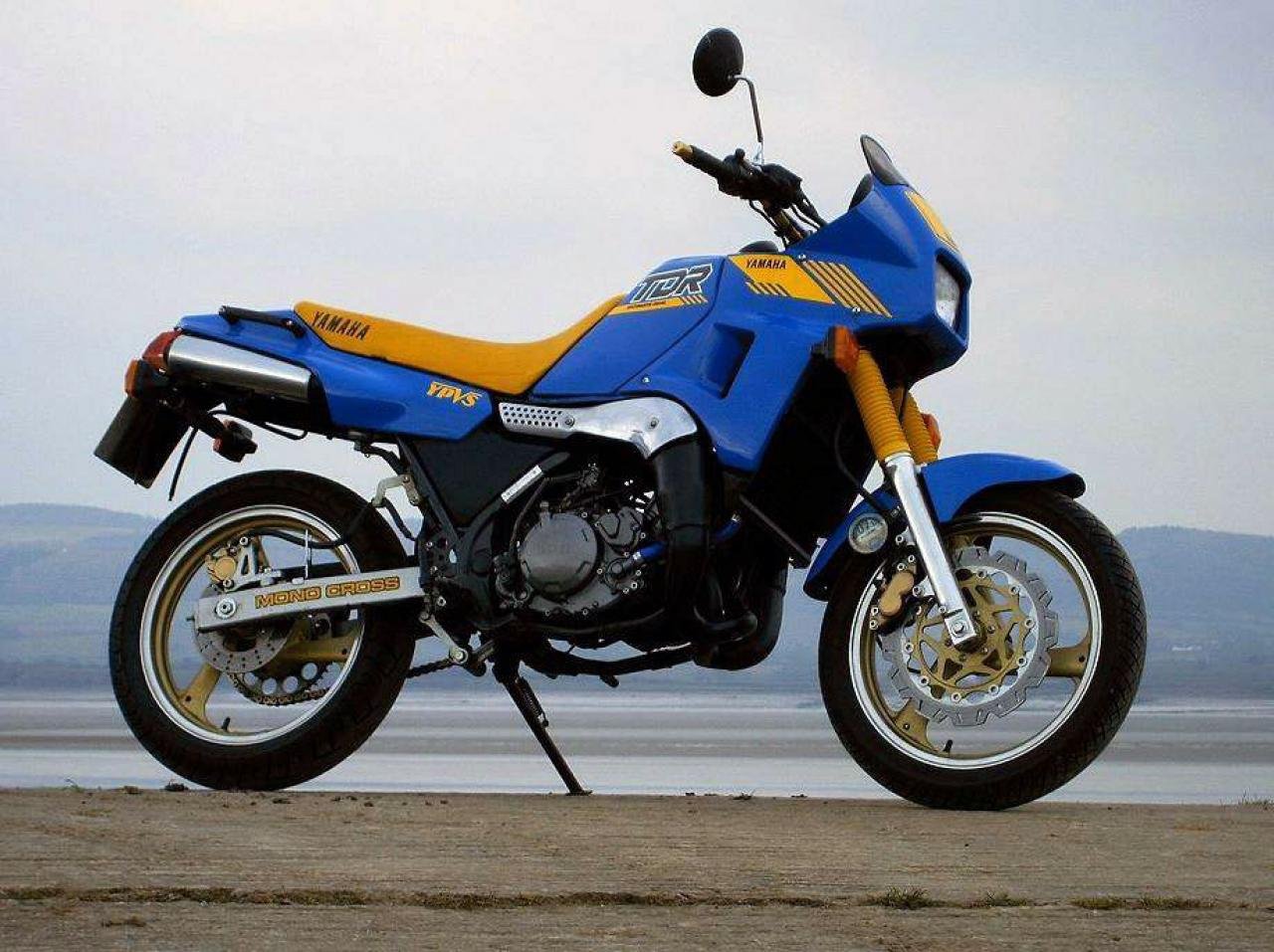 Мотоциклы yamaha 250. Мотоцикл Yamaha TDR. Yamaha TDR 50. Ямаха 250 1990. Мотоцикл Ямаха 250.