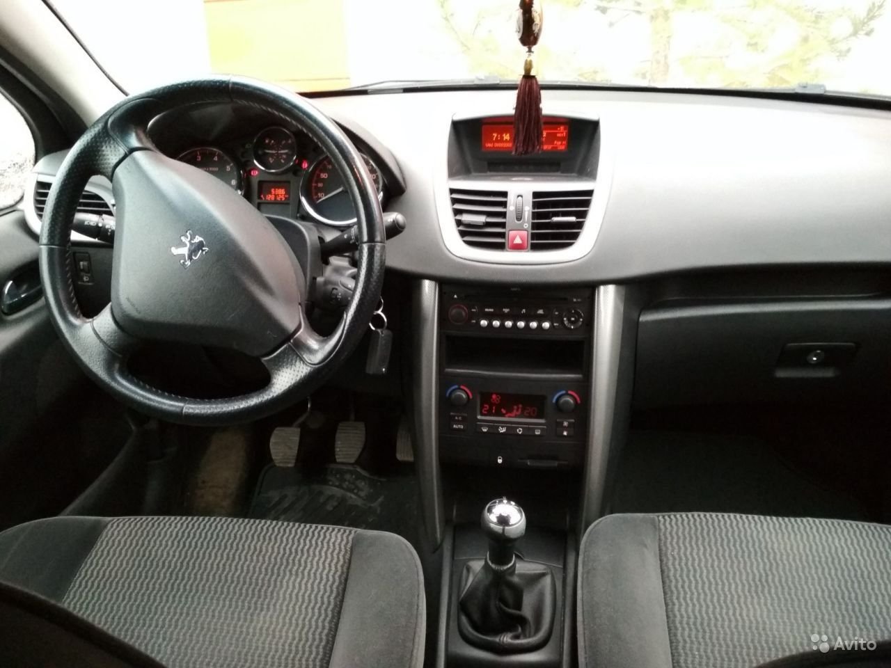 Peugeot 207 фото салона