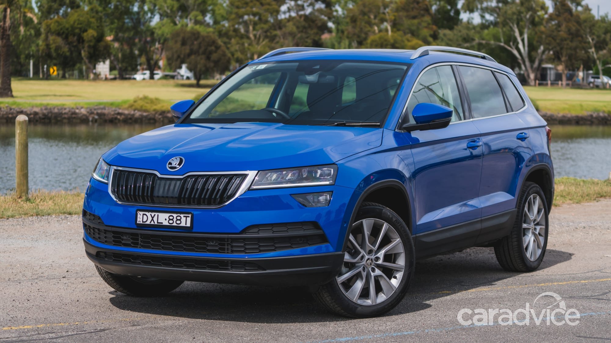 Шкода карок. Skoda Karoq Reef Blue. Skoda Karoq 2019. Skoda Karoq 2022 Blue. Skoda Karoq синий.