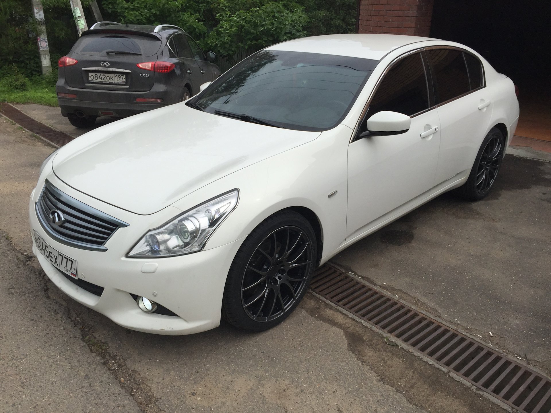 Шины infiniti g25. Инфинити г25. Инфинити 250g. Инфинити Джи 25. Инфинити g25 2009.