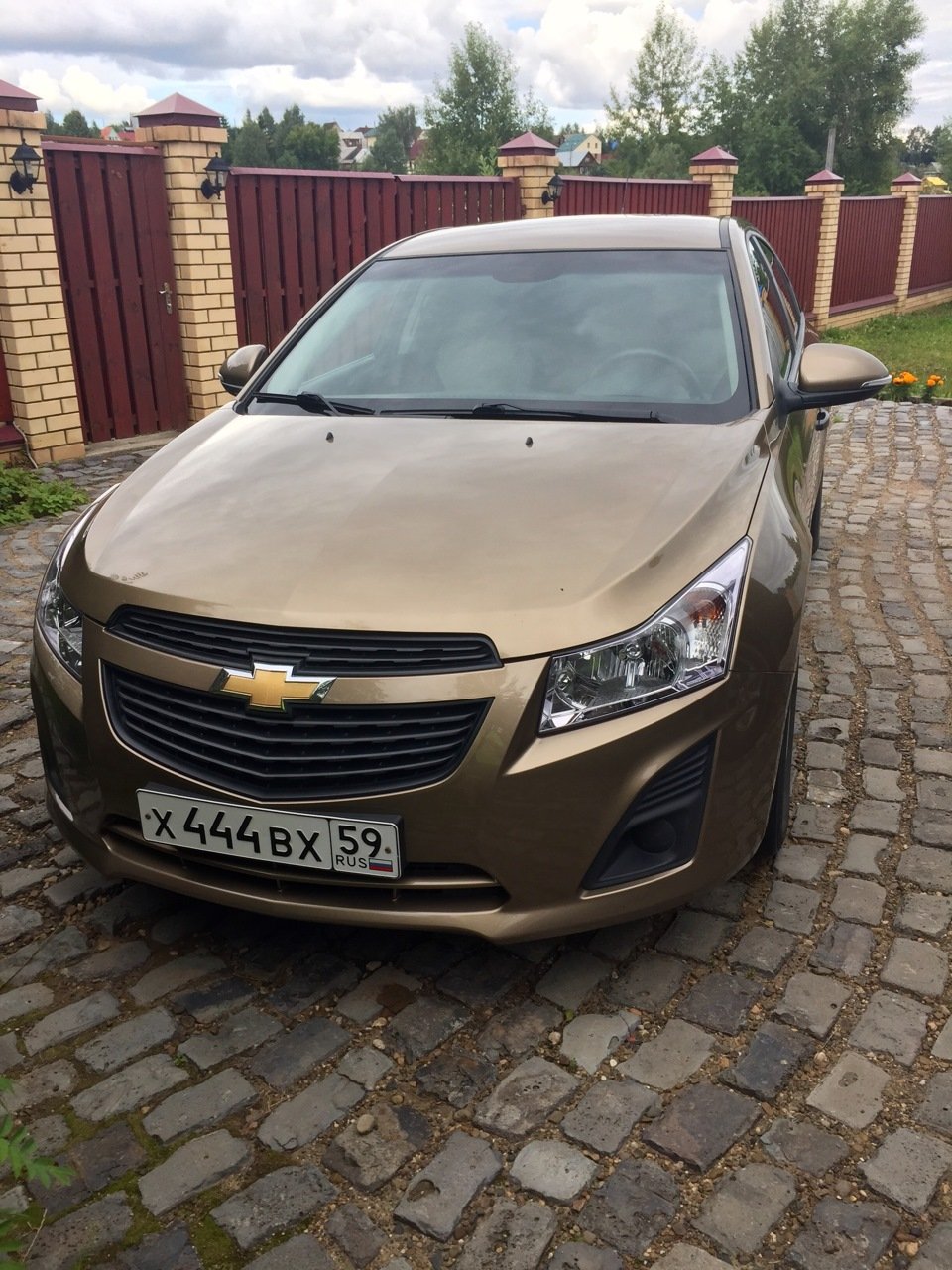 Chevrolet Cruze коричневый