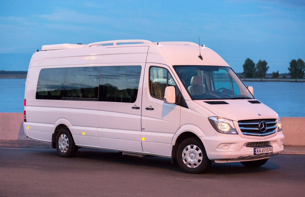 Mercedes Benz Minibus