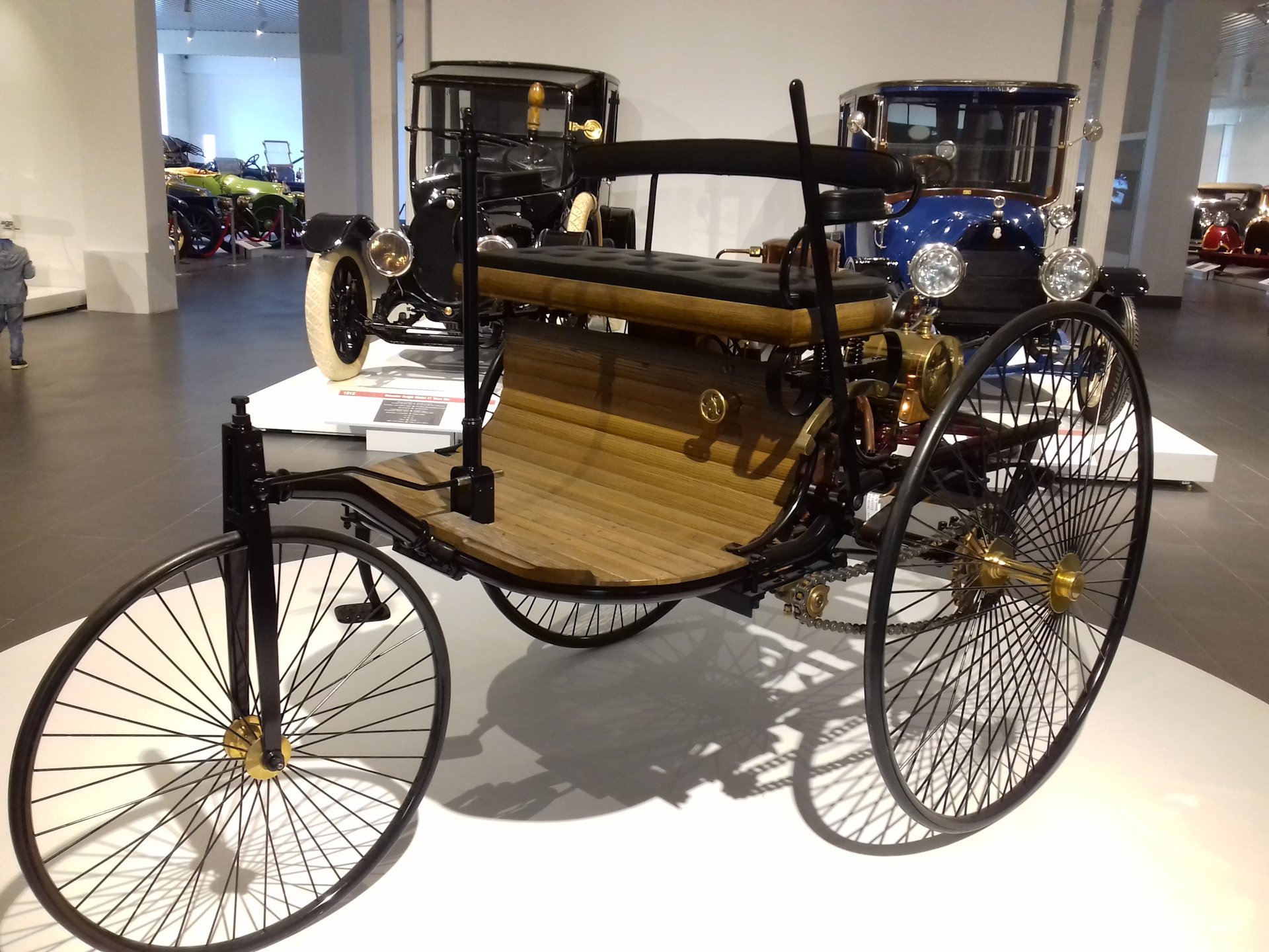 1 машина на свете. Мерседес Бенц первый автомобиль 1886.