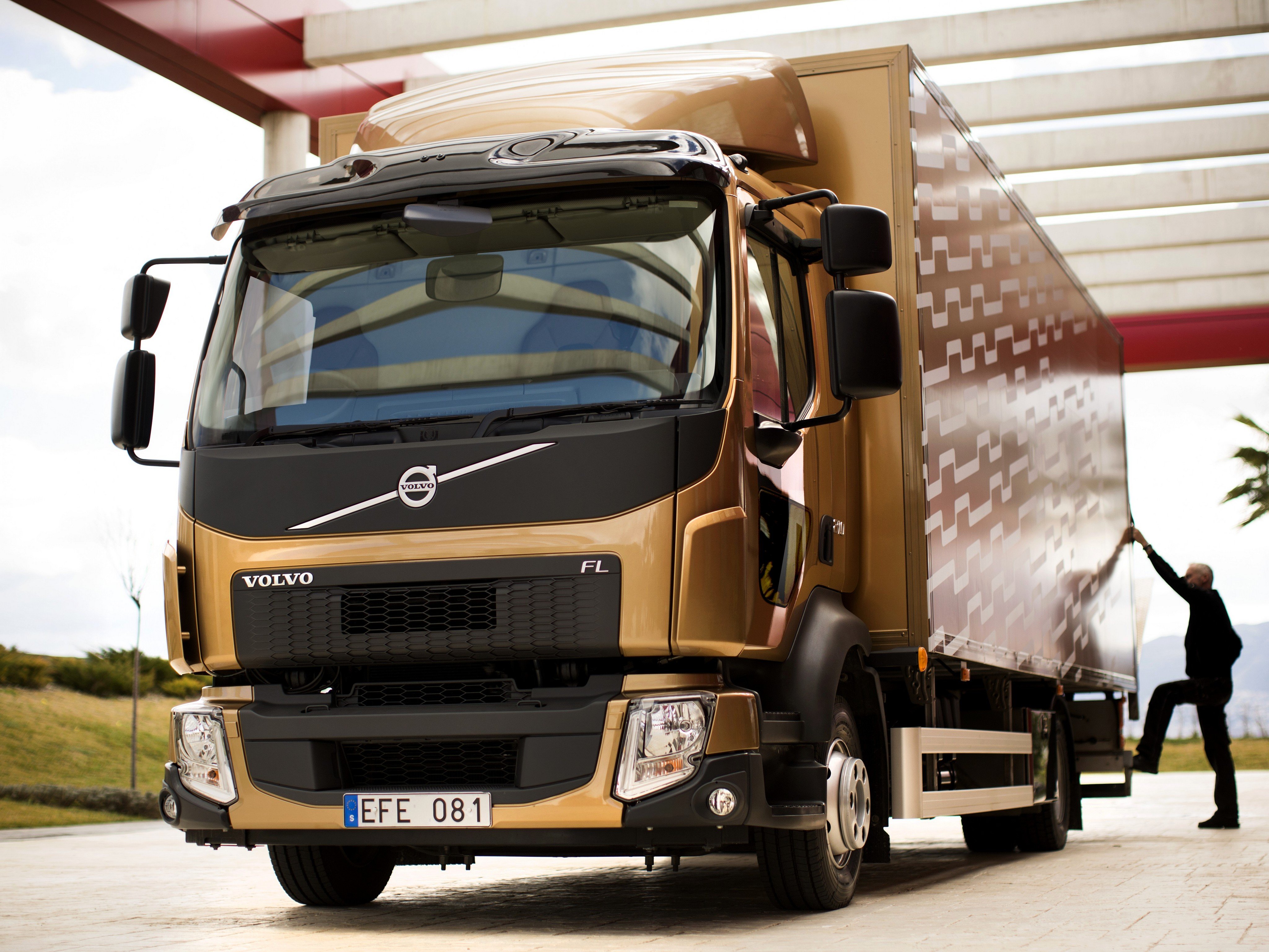 5 тонн ремонт. Volvo FL 210. Volvo FL 2021. Вольво среднетоннажный грузовик. Volvo FL 2013.