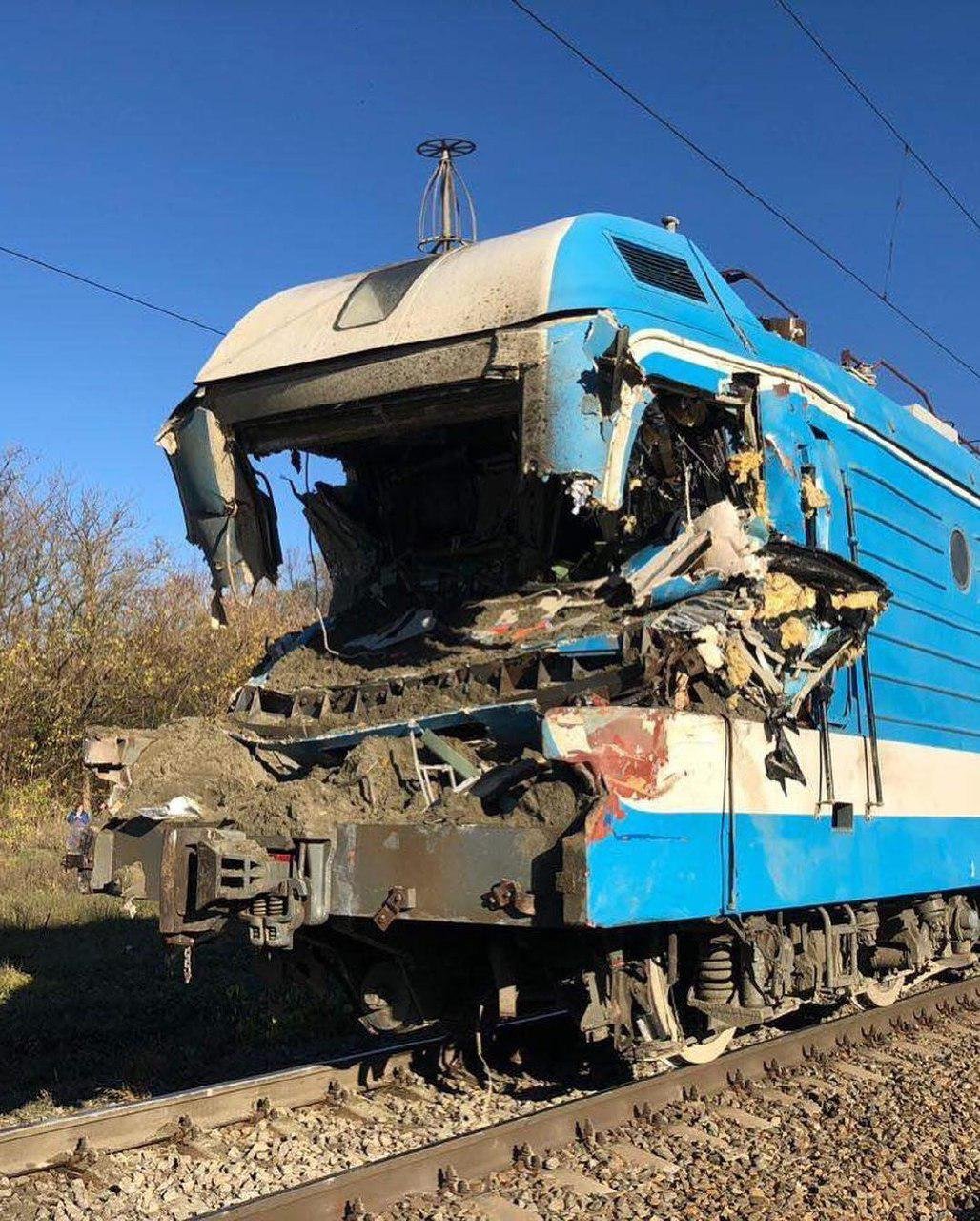 Поезд 11 сегодня. Эп1м 666 авария. Электровоз эп1м 666. Эп1м 666 порезан. Эп1м 499 после столкновения.