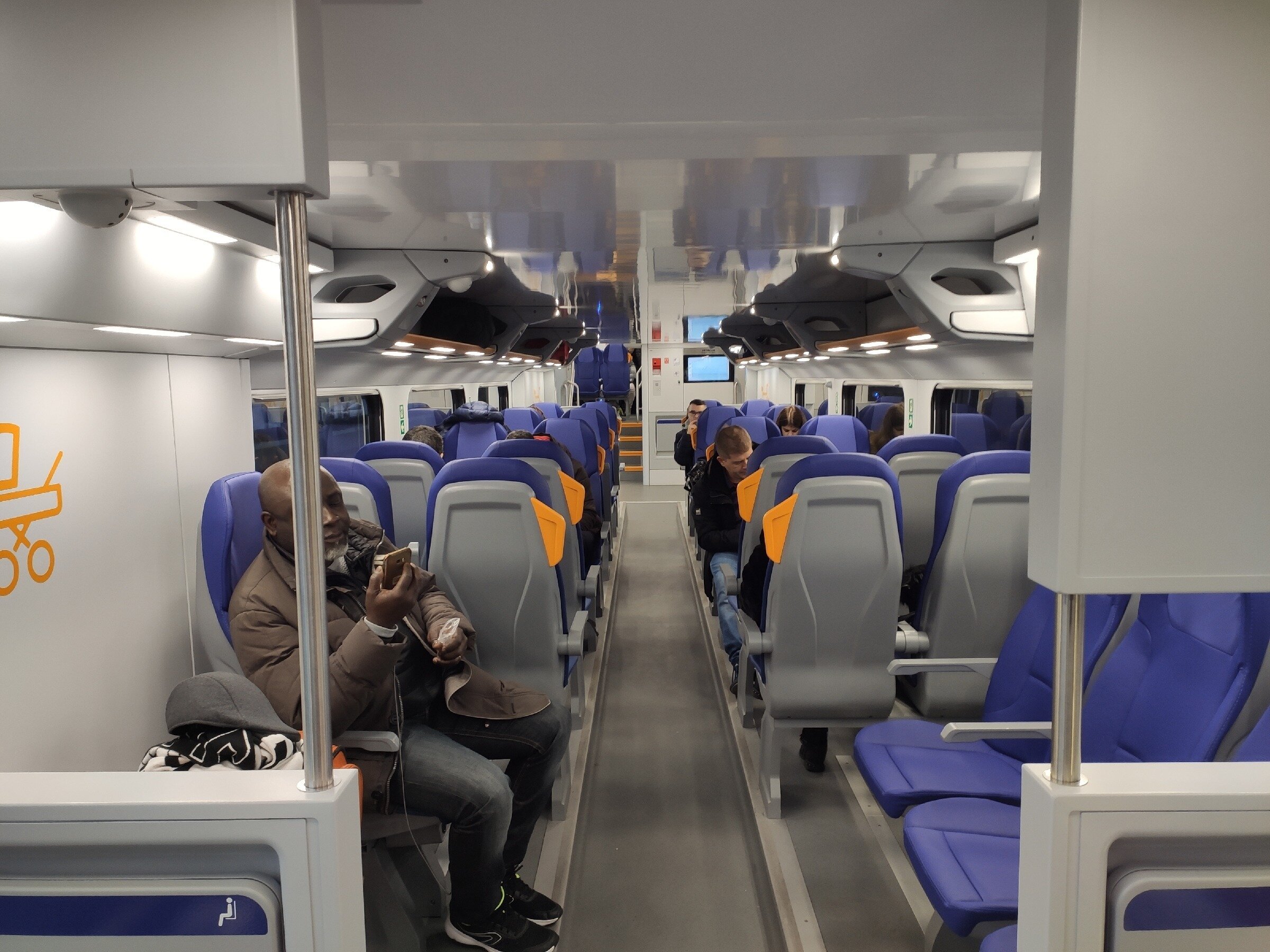 поезд ласточка фото внутри вагона сидячие места