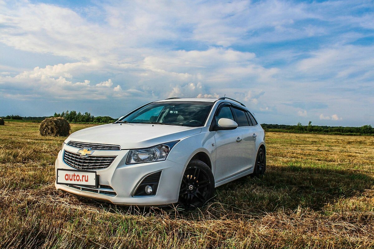 Cruze 1.8 2012. Шевроле Круз Рестайлинг. Шевроле Круз Рестайлинг 2013. Тюнинг Шевроле Круз универсал белый. Белый Шевроле Круз тюнинг универсал фото.