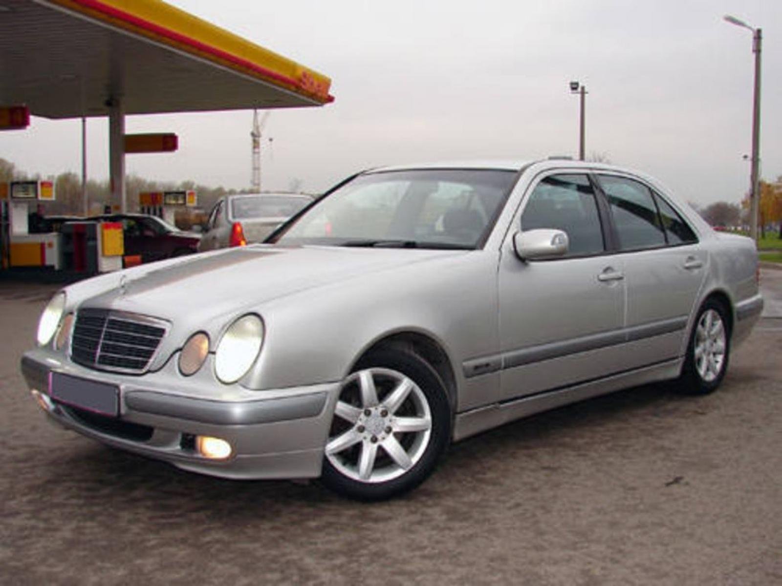 Mercedes-Benz e-class 1999. E класс Мерседес 1999. Mercedes e320 1999. Mercedes e class 1999.