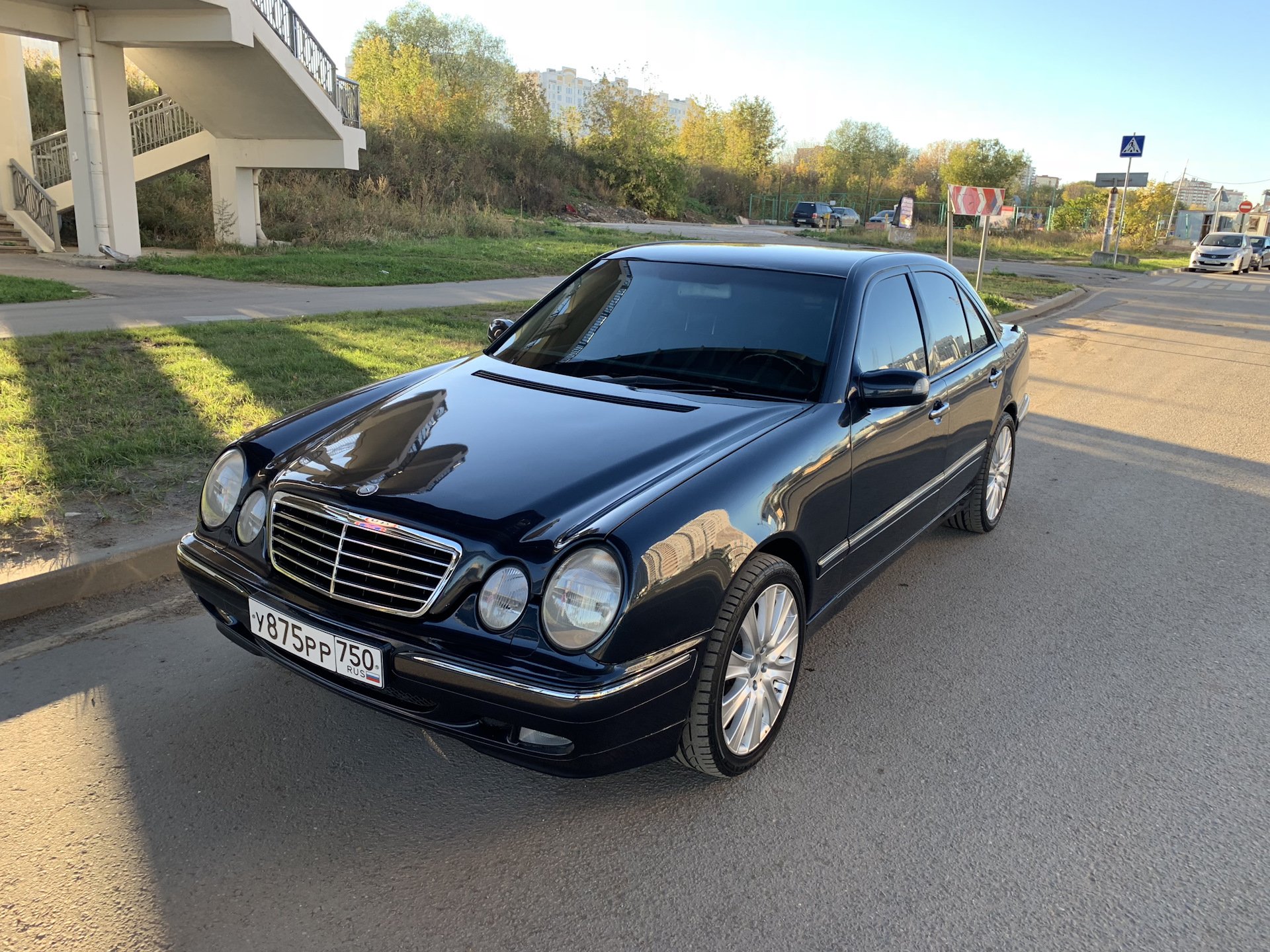 Mercedes e210 1999. Mercedes e class 1999. Мерседес 210 1999. Мерседес Бенц е класс 1999.