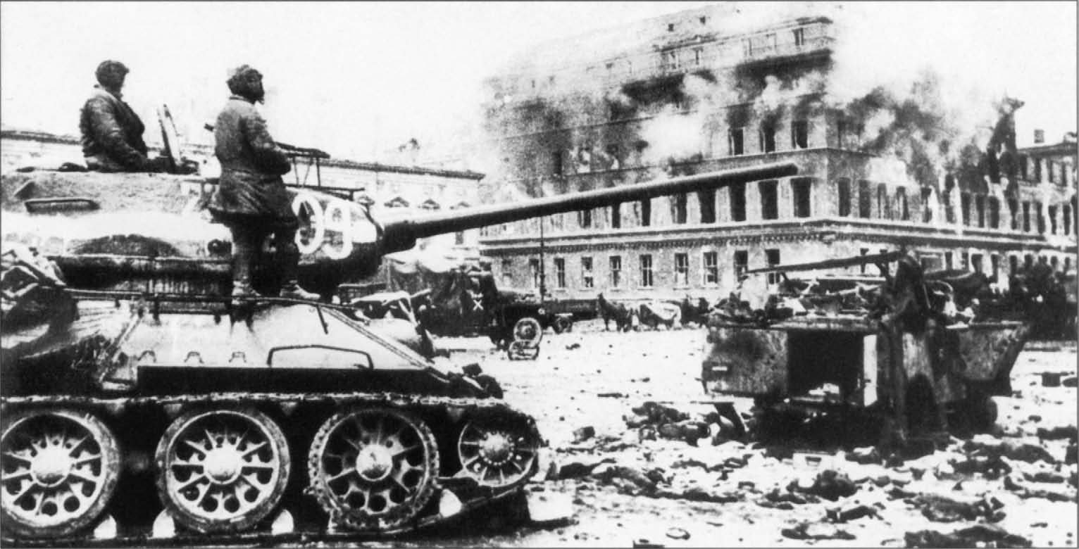 Берлин 5 мая военно фронтов. Т 34 85 битва за Берлин. Танк т 34 в Берлине. Т 34 85 штурм Берлина.