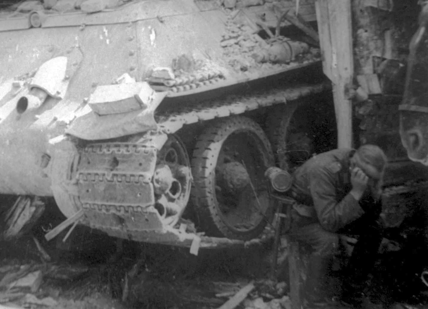 Немецкие танки после. Подбитые танки т34-76 в 1941 году. Подбитые танки т-34 лето 1941. Танки после т-34.