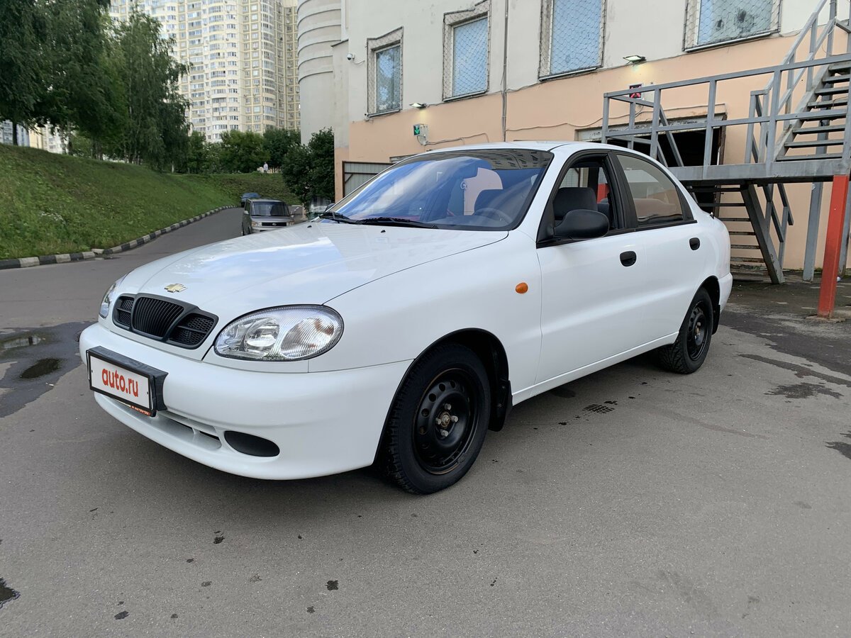 Chevrolet lanos белый