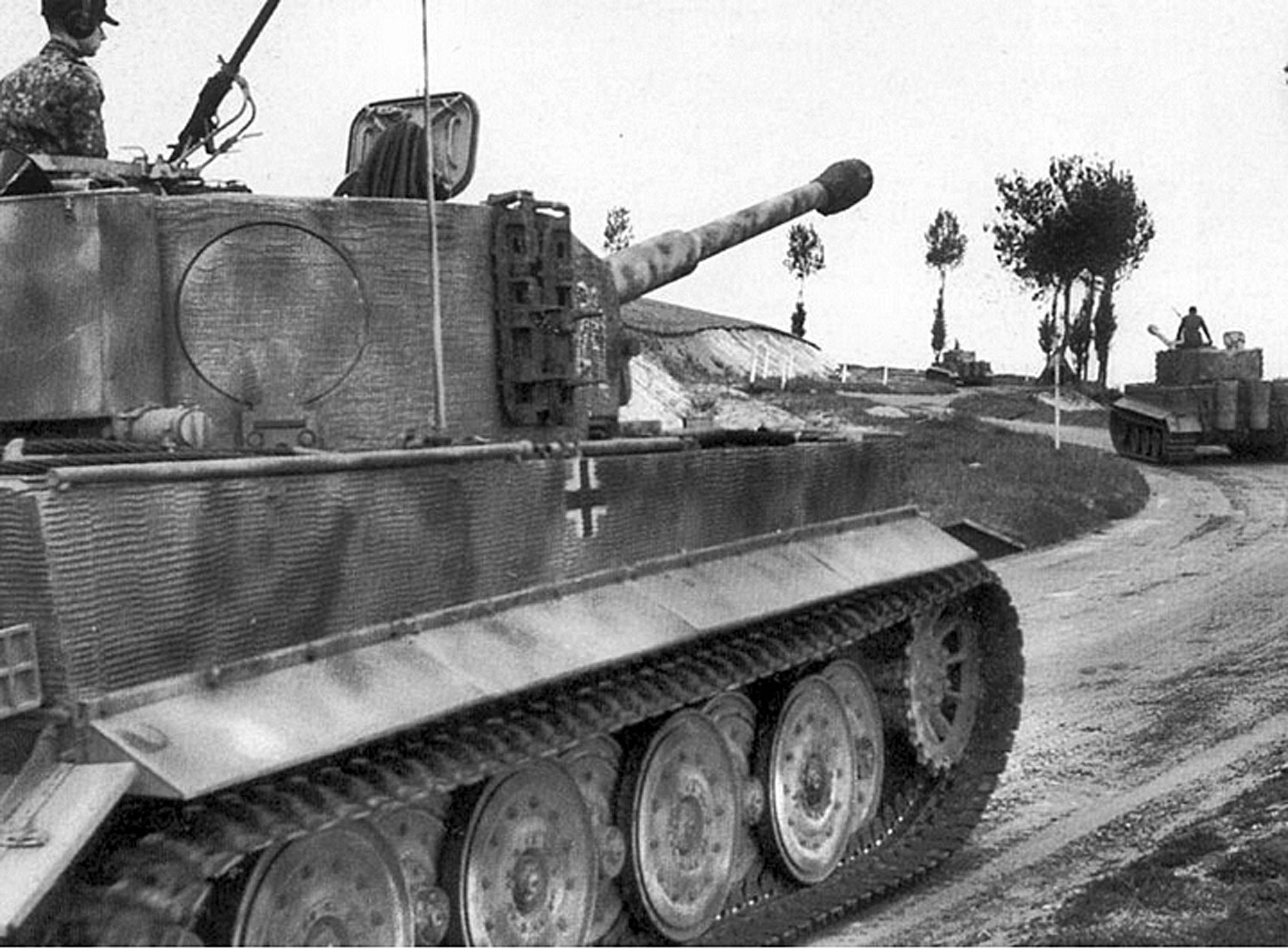 Ss tanks. Танк тигр 1941-1945. Тигр 101 тяжелого танкового батальона СС. Танк тигр 1944 Германия. Тигр танк СС дас Рейх.